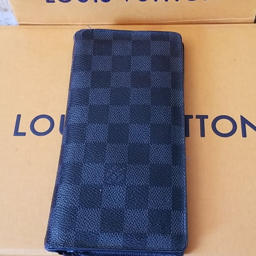 Authentic Louis Vuitton graffiti damier wallet